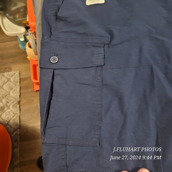 IZOD SALTWATER WASH CARGO SHORTS NAVY BLUE BNWT - Picture 3 of 16